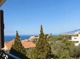 Il Gusto Rooms - Avia Seaview Retreat!
