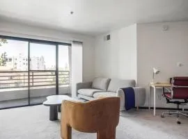 Blueground Studio City jacuzzi nr Lake LAX-1390