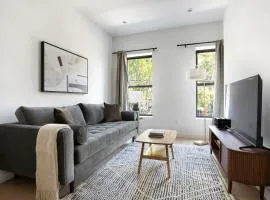 Blueground Greenpoint view nr McGolrick Park NYC-2071