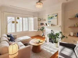 Beautiful Home with Sun-Drenched Garden, 2 BR,1 BA ,laundry, parking, Potrero Hill location, modern aesthetic