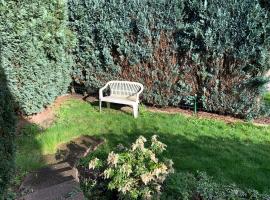 Fair House Near Düsseldorf- 5 Bedrooms, Garden, Terrace Parking, hotel a Haan