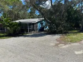 Manatee Spacious Updated On River 1 Mi to Beach Kit W&D