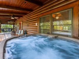 Sevierville में, होटल Cabin Retreat - Private Hot Tub & Pool Table