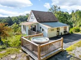 Hilltop Farmhouse - Hot Tub Views & Fire Pit