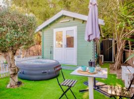 Tiny house deluxe para escapada con Jacuzzi, hotel v Murcii
