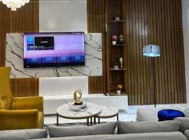 Near Lakowe Golf and Lekki FTZ Minutes From Awoyaya with Constant Power, Wi-Fi, Gym by Crystal Stays