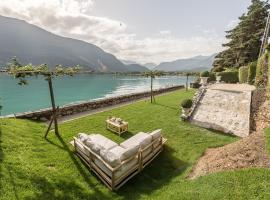 Villa Riviera - Plage privée et vue lac, hotel in Doussard