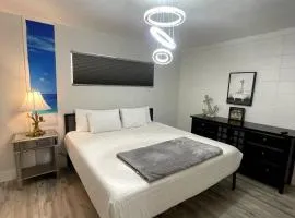 240 Queen Bed, 3 Pools, 80in TV