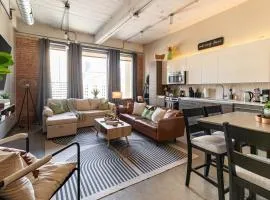 Modern-Chic Loft in Heart of Dallas