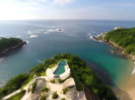 Luxury 2 bedroom condo by the beach, condo in Tangolunda