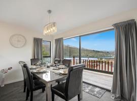 Woodbury Retreat Panoramic Views, lake house rental in Queenstown