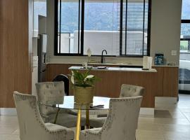 Home Sweet Luxe Stays, hotel con parcheggio a Lobamba