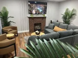 Unique 3Bd 2Ba GAME ROOM mins to Downtown
