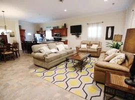 In the HEART of Knoxville3BR 2BA Sleeps 10