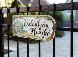 Erdőalján Házikó, hotel in Sukoró