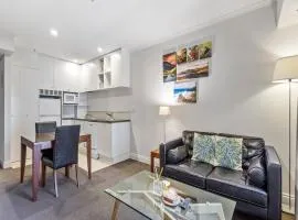Superking Bed in Stylish Apartment I Zodiak Stays