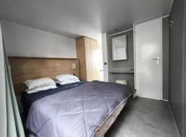 Mobil-home 5 personnes avec terrasse proche de la mer avec piscine et lagon