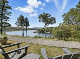 Elegant Waterfront Condo - Relax, Dine & Unwind