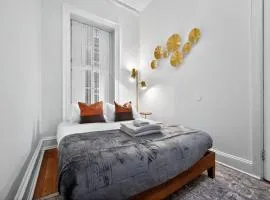 Sunny 1BR in Center City with King Sized Memory Foam Sofa Bed