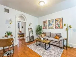 Charming 1BR in Center City that Sleeps 4 with Fast WiFi