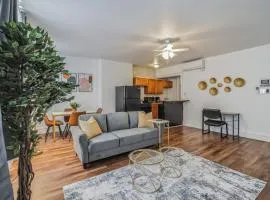 Large Historical 1BR Center City that Sleeps 4