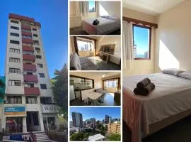Apto central em Torres - Apenas 250 mts do mar - Ar condicionado - TV Smart - Wifi - Roupa de cama e Banho - Garagem - Cozinho completa - Aceita Pet