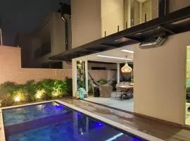 Mansão 4 QUARTOS TRES SUITES COP 30 JD DOS LAGOS