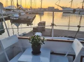 Downtown Boat-Apartment