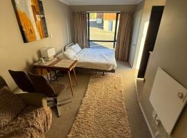 Casa Miguelle a Private 1br mini house, hotel v destinaci Dunedin