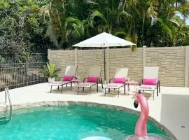 Naples Henrie Hideaway - Private Pool, pet friendly 12 mins from Beach & Downtown