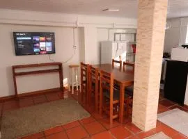 Alojamento no Centro de Concórdia acomodação inteira você terá todo o espaço só para o seu grupo de até 6 pessoas e com estacionamento para 1 carro