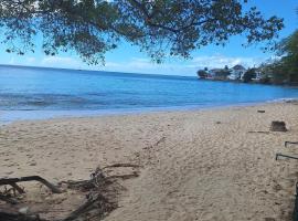 BattsRock Beach Condos 201, Hotel in Saint Michael