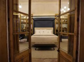 Por los Siglos de los Siglos Hotel