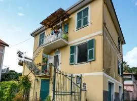 2 Bedroom Stunning Home In Chiavari