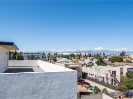 Blue Central Stay Near USC, BMO Stadium & Downtown LA, Hostel in Los Angeles