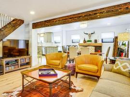 17 Mi to Sundance Mtn Home with Shared Yard, готель у місті Мідвей