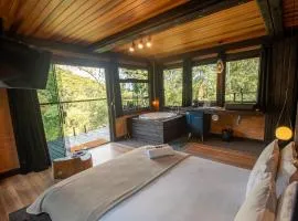 Casa Container 80 - Suítes privativas e sofisticadas integradas à natureza