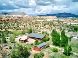 Main House Private Gate to Canyons of the Ancients Near Mesa Verde National Park, hotel i Cortez