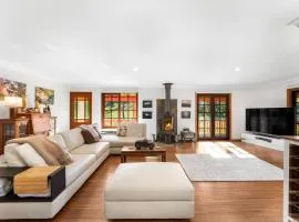 Picturesque Pet-Friendly Farm Stay, Central Tilba , Near Mystery Bay!
