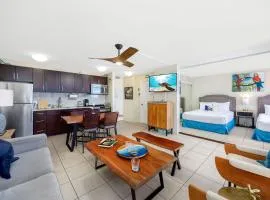 Deluxe Living in Waikiki - Ocean View Condo with Parking