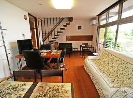 鞆の浦ゲストハウス悠樂 Tomonoura Guest House You Raku, δωμάτιο σε οικογενειακή κατοικία σε Fukuyama