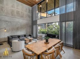 Morph 502 - Bright & Spacious, Poblado/BBQ/Jacuzzi, khách sạn ở El Poblado