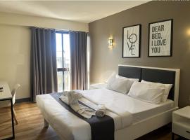 D'ELEMENTS HOTEL AND DORMITORY: Laoag, Laoag Uluslararası Havaalanı yakınında bir otel