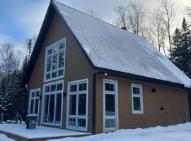 Spa Lakeside & Adventure - Nature Chic, hotel in Saint-Michel-des-Saints