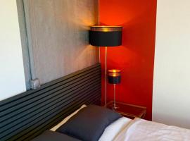 Nice apartment in Kv&aelig;rs - kitchen and EV charging, hotel mesra haiwan peliharaan di Gr&aring;sten