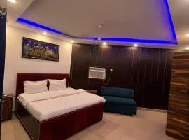 Hotel JS Garden - Near Noida Sec -132 Metro Station