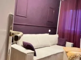Purple Escape Balkon Netflix zentral