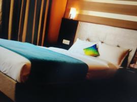 Hotel Shiv、Bahādrābādのホテル