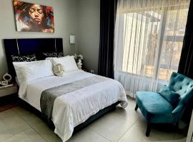 GlowtiAirbnb, hotel in Centurion