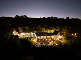 Avemore Manor House wood fired hot tub magical views and full Backup power